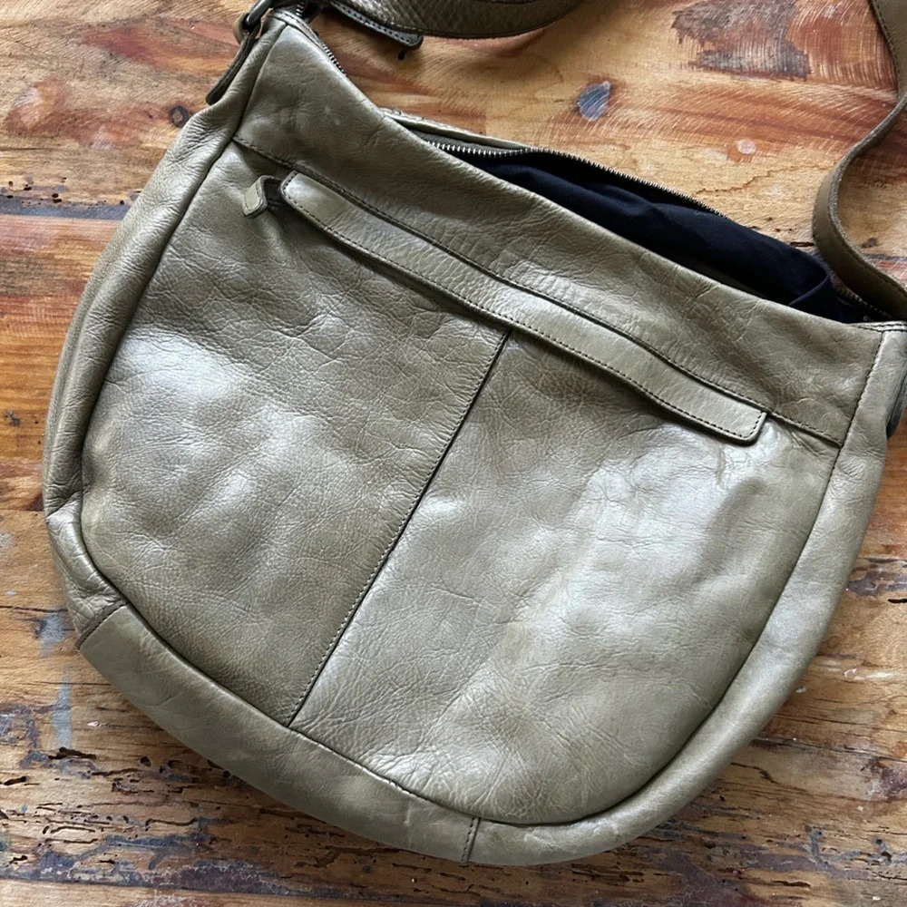 Vilenca Holland Genuine Leather Sage Green Crossbody Bag - Picture 10 of 13